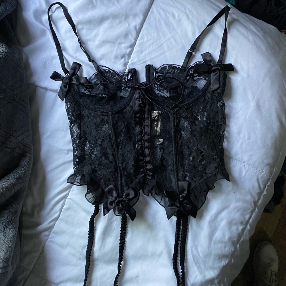 The Vintage Victoria’s Secret Lace Corset - Picture 8 of 12